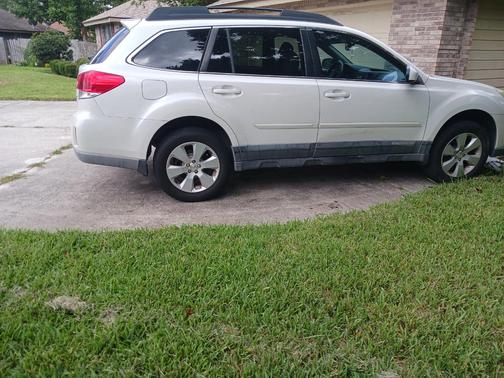 White 2012 Subaru Outback 2.5i Premium