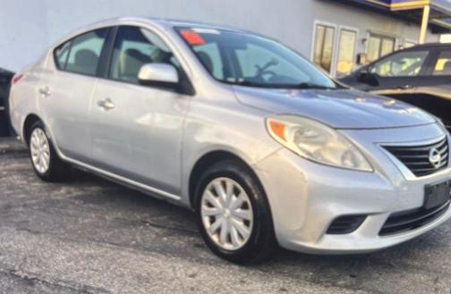 Silver 2012 Nissan Versa 1.6 SV