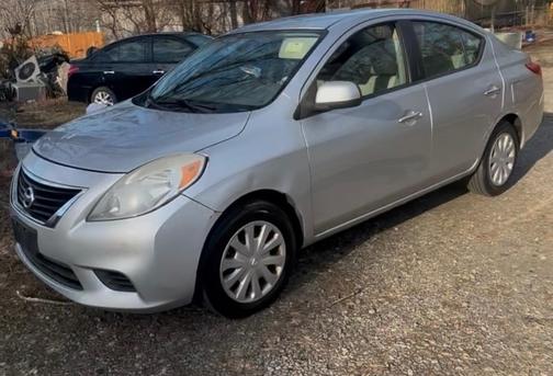 Silver 2012 Nissan Versa 1.6 SV