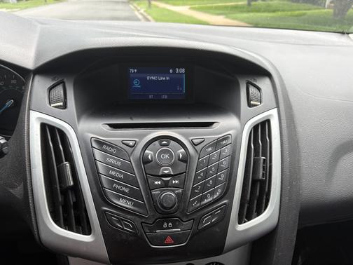 Silver 2014 Ford Focus SE