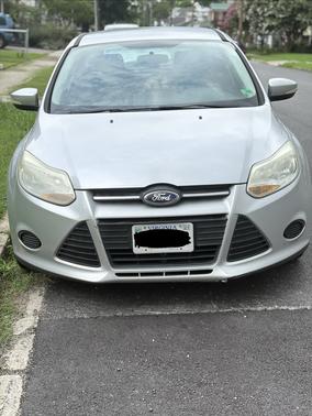 Silver 2014 Ford Focus SE