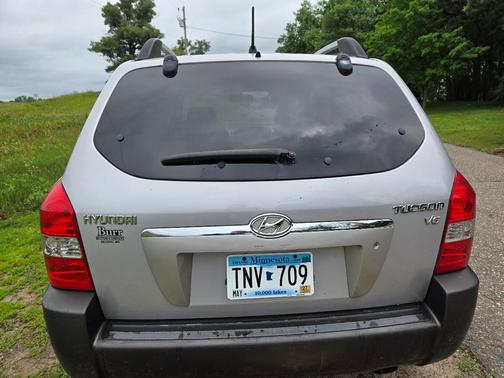 Silver 2005 Hyundai TUCSON LX