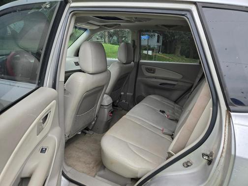 Silver 2005 Hyundai TUCSON LX