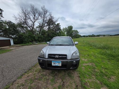 Silver 2005 Hyundai TUCSON LX