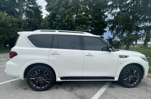 Photo 1 of 10 of 2020 INFINITI QX80 Luxe