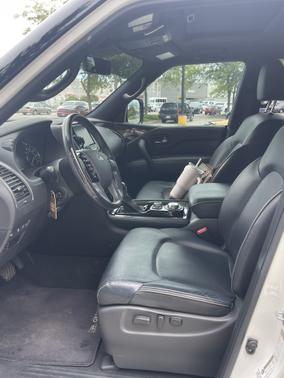Photo 2 of 10 of 2020 INFINITI QX80 Luxe