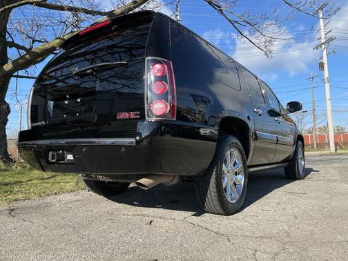 Black 2007 GMC Yukon XL Denali