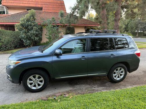 Blue 2012 Toyota Highlander Base