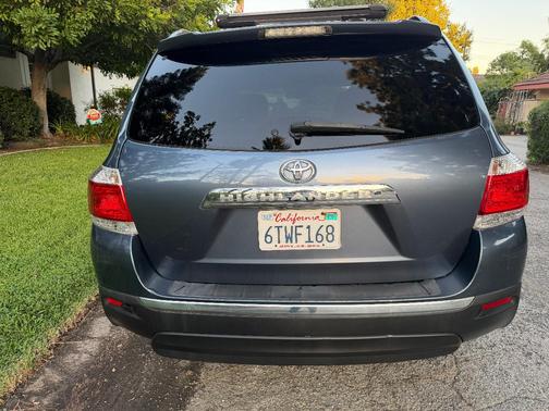 Blue 2012 Toyota Highlander Base