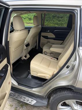 Gold 2014 Toyota Highlander Limited Platinum
