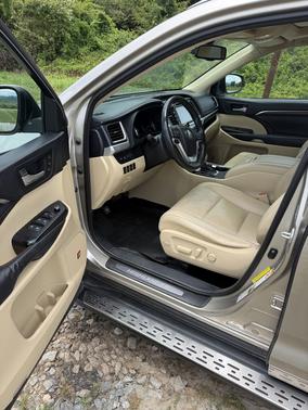 Gold 2014 Toyota Highlander Limited Platinum