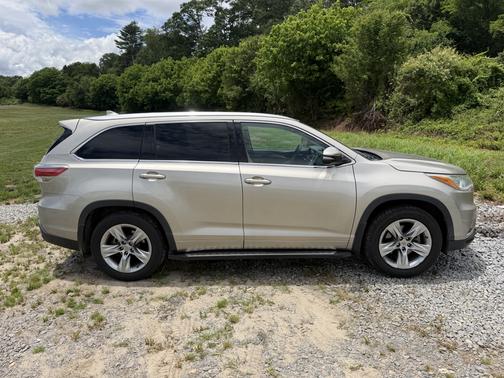 Gold 2014 Toyota Highlander Limited Platinum