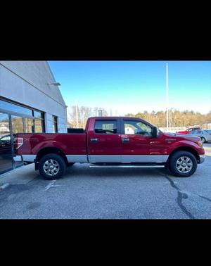 Red 2010 Ford F-150 XLT SuperCrew