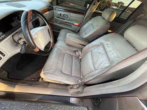 Gold 1999 Cadillac DeVille Base