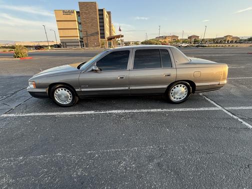 Gold 1999 Cadillac DeVille Base