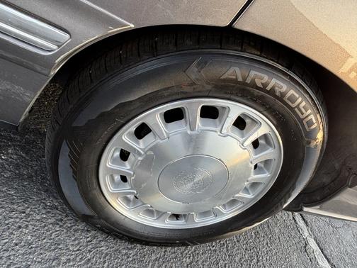 Gold 1999 Cadillac DeVille Base