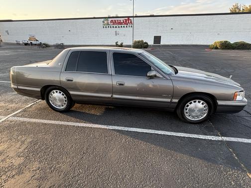 Gold 1999 Cadillac DeVille Base