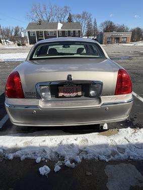 2003 Lincoln Town Car Signature