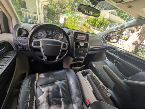 2011 Chrysler Town & Country Touring-L