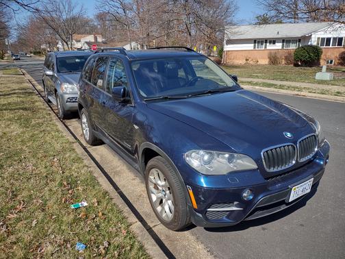 Photo 1 of 8 of 2012 BMW X5 xDrive 35i Sport Activity