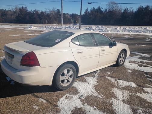 White 2008 Pontiac Grand Prix Base