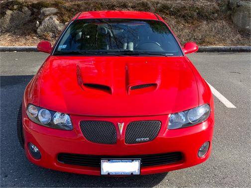 Red 2005 Pontiac GTO Base
