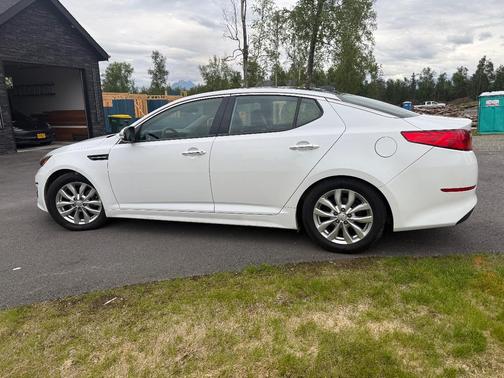 White 2015 Kia Optima EX