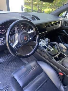 White 2019 Porsche Cayenne Cayenne