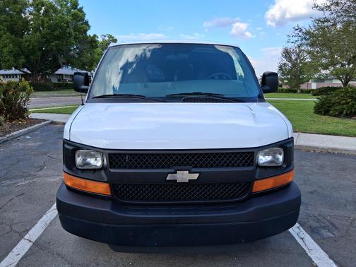 White 2009 Chevrolet Express 2500 Cargo