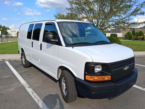 White 2009 Chevrolet Express 2500 Cargo