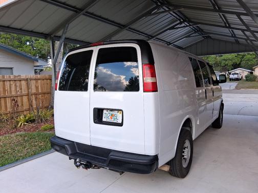 White 2009 Chevrolet Express 2500 Cargo