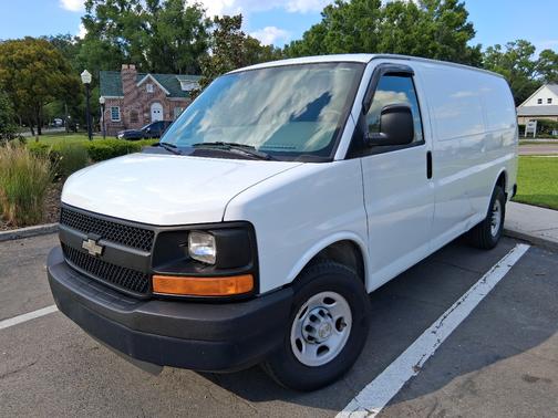 White 2009 Chevrolet Express 2500 Cargo