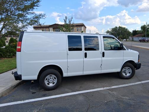 White 2009 Chevrolet Express 2500 Cargo
