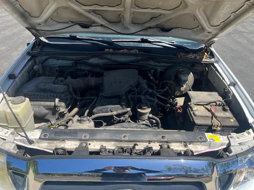 White 2006 Toyota Tacoma Access Cab