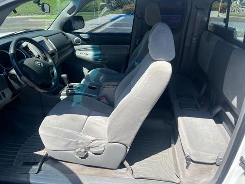 White 2006 Toyota Tacoma Access Cab