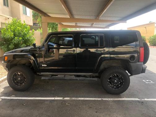 Black 2006 Hummer H3 Base