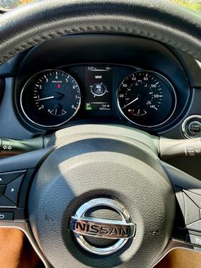 Silver 2017 Nissan Rogue SV