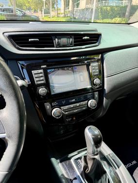 Silver 2017 Nissan Rogue SV