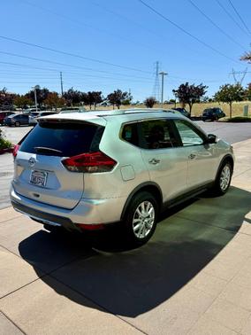 Silver 2017 Nissan Rogue SV
