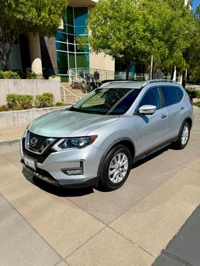 Silver 2017 Nissan Rogue SV