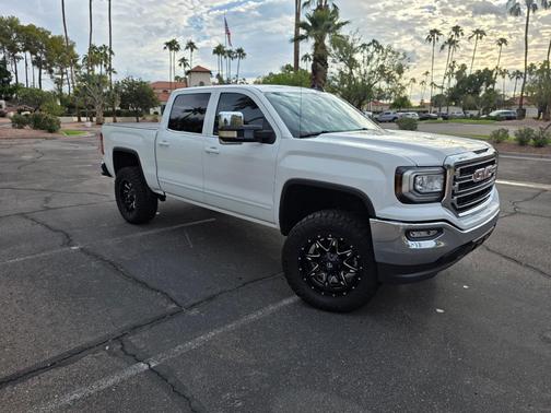 White 2018 GMC Sierra 1500 SLE