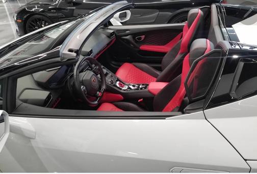 Photo 2 of 9 of 2017 Lamborghini Huracan LP610-4S