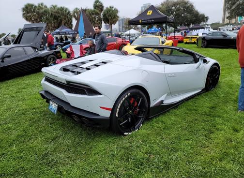 Photo 4 of 9 of 2017 Lamborghini Huracan LP610-4S