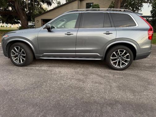 Gray 2019 Volvo XC90 T6 Momentum