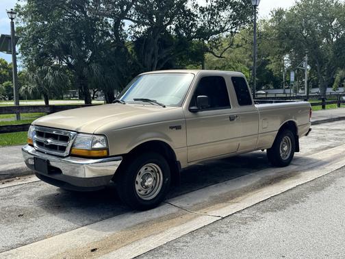 Gold 2000 Ford Ranger XLT SuperCab