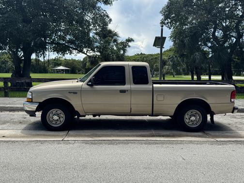 Gold 2000 Ford Ranger XLT SuperCab