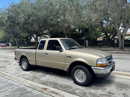 Gold 2000 Ford Ranger XLT SuperCab