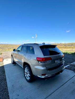 Gold 2014 Jeep Grand Cherokee Summit
