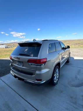 Gold 2014 Jeep Grand Cherokee Summit