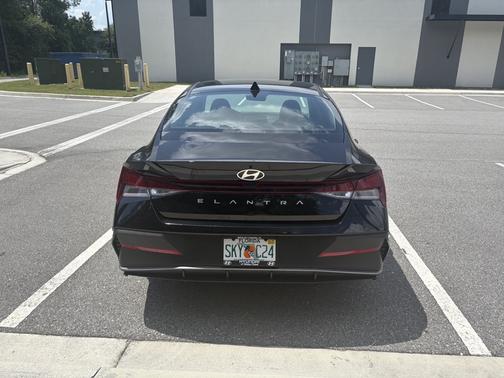 Black 2026 Hyundai ELANTRA SE